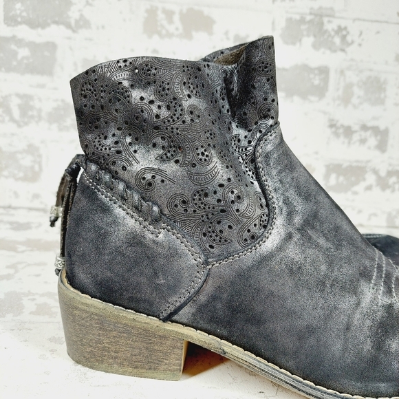 Boutique by Corkys Black Suede Leather Embroidered Western Ankle Boots H235 - Picture 6 of 13